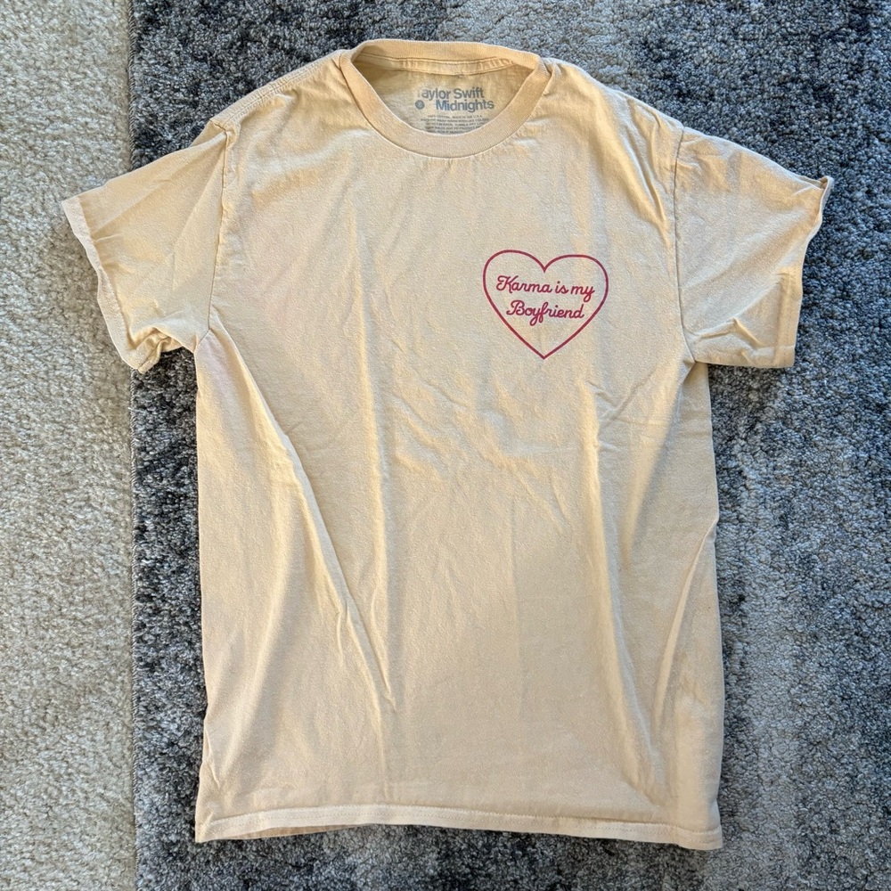 Taylor Swift Cream Heart Graphic Tee